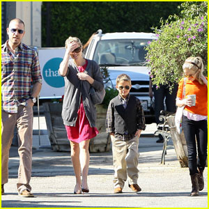 Reese Witherspoon: Church with Jim & the Kids!