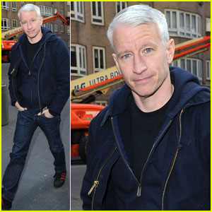 Anderson Cooper: Walking Manhattan Man