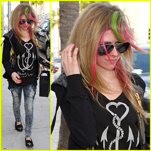 Avril Lavigne Performs on 'Jimmy Kimmel Live'