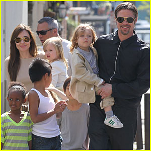 Angelina Jolie & Brad Pitt: Grocery Shopping with the Kids!