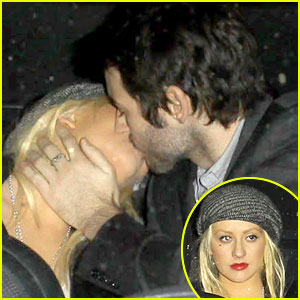Christina Aguilera & Matt Rutler: Kiss Kiss!