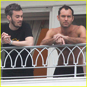 Jude Law: Shirtless in Rio!