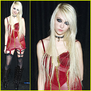 Taylor Momsen Rocks Sold Out Show in NYC