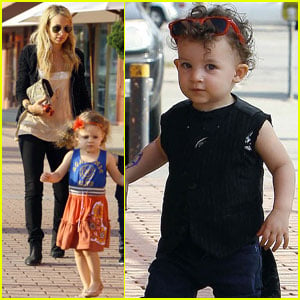 Nicole Richie: On the Road with Harlow & Sparrow!