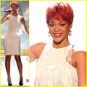 Rihanna: 'California King Bed' at the ACM Awards!