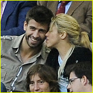 Shakira & Gerard Pique: PDA Pair!