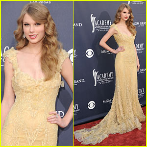 Taylor Swift: ACM Awards 2011 Red Carpet