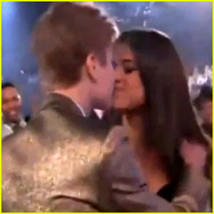 Selena Gomez & Justin Bieber Kiss at Billboard Awards
