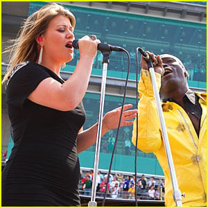 Kelly Clarkson: National Anthem at Indy 500!