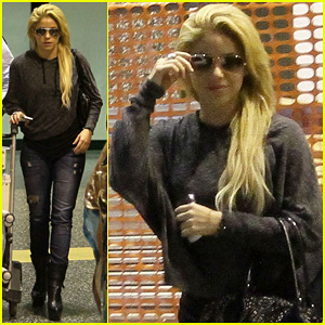 Shakira: Late Milan Arrival!