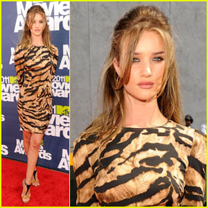 Rosie Huntington-Whiteley - MTV Movie Awards 2011 Red Carpet