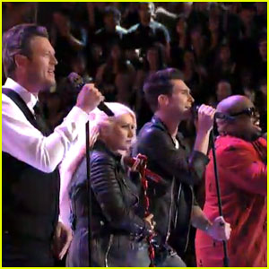 Christina Aguilera: 'Under Pressure' with 'Voice' Coaches!