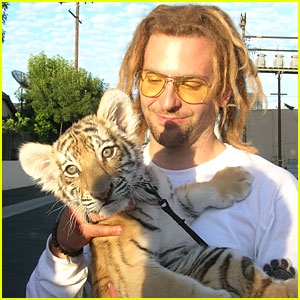 Bradley Cooper: Tiger Cub Cuddling!
