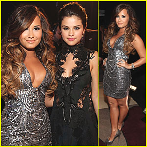 Demi Lovato - MTV VMAs 2011 Red Carpet