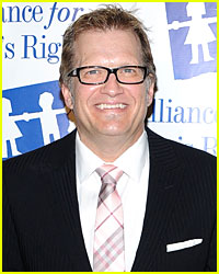 Drew Carey Falls, Separates Collarbone - Ouch!!