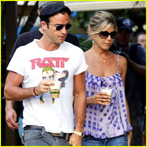 Jennifer Aniston: Barefoot in Hawaii with Justin Theroux!