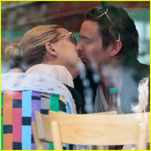 Kate Hudson & Matt Bellamy: Cafe Kiss