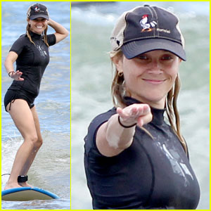 Reese Witherspoon: Surf's Up in Hawaii!