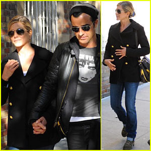 Jennifer Aniston & Justin Theroux Hold Hands in NYC