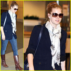 Amy Adams: Vancouver Airport Arrival