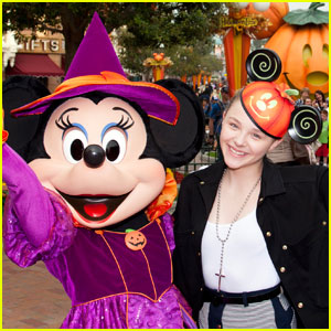 Chloe Moretz: Halloween Time at Disneyland!