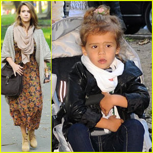 Jessica Alba: Central Park with the Family!