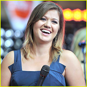 Kelly Clarkson's 'The War is Over' - FIRST LISTEN