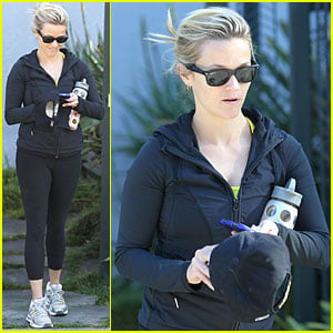 Reese Witherspoon Visits a Friend in Brentwood