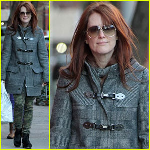 Julianne Moore: Post-Christmas Grocery Shopping