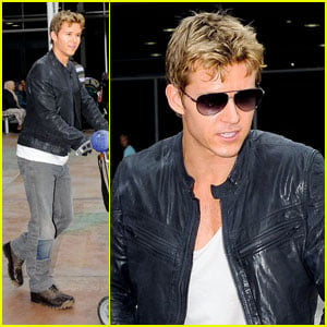 Ryan Kwanten: Home for the Holidays!