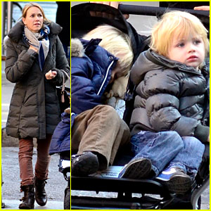 Naomi Watts & Liev Schreiber: Christmas Shopping with the Boys!