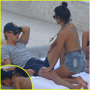 Vanessa Hudgens: New Year's Eve with Austin Butler!