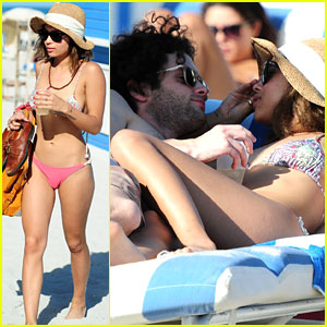 Zoe Kravitz: Bikini Beach Vacation with Penn Badgley!