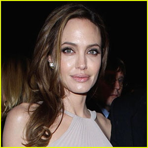 Angelina Jolie: Live Online Chat on Thursday!