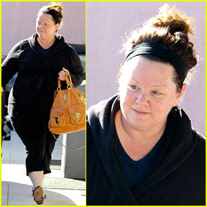 Fresh Faced Melissa McCarthy Heads to Pilates