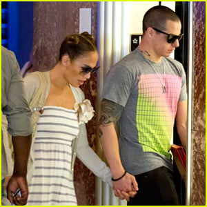 Jennifer Lopez & Casper Smart: Holding Hands in Miami!