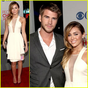Miley Cyrus & Liam Hemsworth - People's Choice Awards 2012 Red Carpet