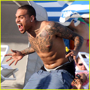 Chris Brown: Shirtless in Miami Beach!