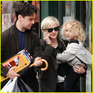 Ashlee Simpson: Shopping With Bronx & Vincent