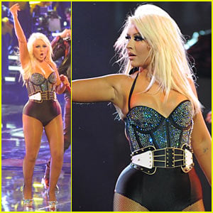 Christina Aguilera: 'Fighter' Performance on 'The Voice'!