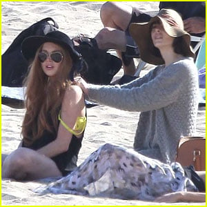 Lindsay Lohan: Beach Back Rub from Aliana!