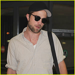 Robert Pattinson: D.C. Arrival!