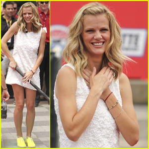 Brooklyn Decker: 'There's No Place Like Home!'