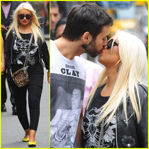 Christina Aguilera & Matt Rutler: Kissy Couple in Soho