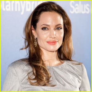 Angelina Jolie Donates $100,000 on World Refugee Day 2012