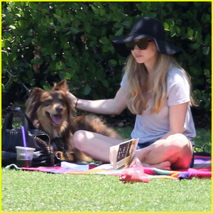 Amanda Seyfried: Afternoon in the Park with Finn!