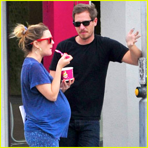 Drew Barrymore: Large Baby Bump at Menchie's!