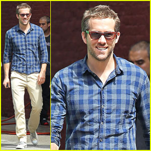 Ryan Reynolds: West Village Smile!