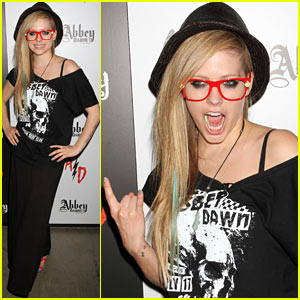 Newly Engaged Avril Lavigne: 'Abbey Dawn' at the Magic Convention!