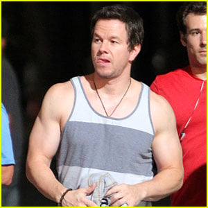Mark Wahlberg Bares His Guns on '2 Guns' Set!